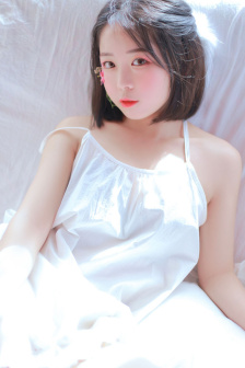 女人脱裤头给男生摸